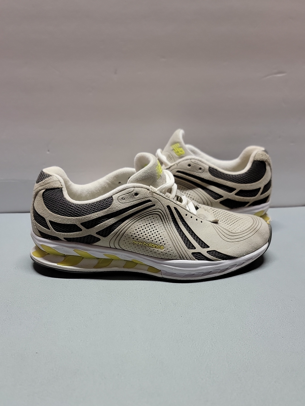 New Balance Womens Size 7.5 B Low Top Athletic Shoes WW1100GG